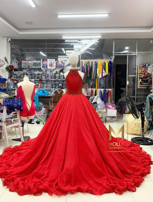 The red gown for girls between 130 cm and 150 cm tall